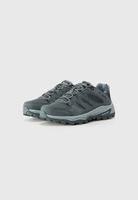 Grau Wanderschuhe mit einem Obermaterial aus Mesh und Wildleder, ausgestattet mit einer strukturierten Außensohle und reflektierenden Schnürsenkelschlaufen für einen sicheren Sitz und optimale Traktion.
