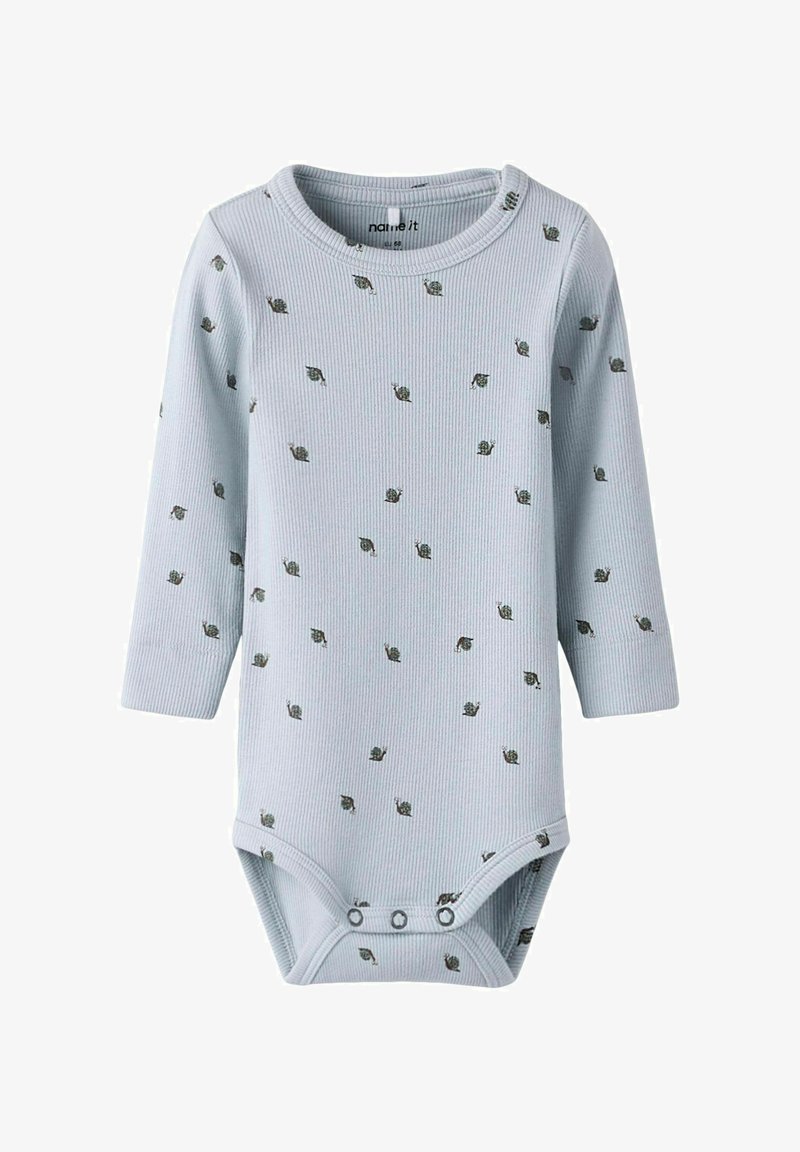Lyseblå ribbet bodysuit med lange ærmer og små sneglemønstre. Har trykknapper i bunden for nem påklædning. Blød tekstur.