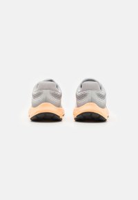 New Balance 520V8 - Katujuoksukengät - grey