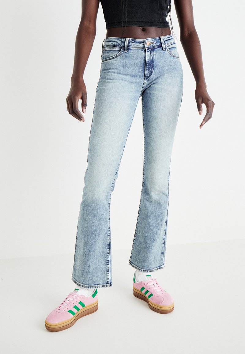Wrangler Vaqueros bootcut - iceberg blue