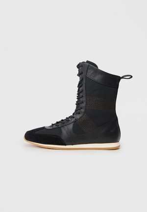 YASMIN - Botines con cordones - black