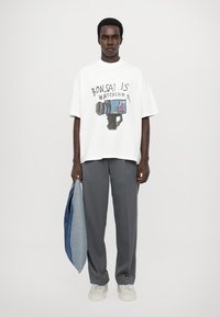 Bonsai TEE PRINTED GRAPHIC UNISEX - Print T-shirt - white
