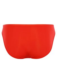 Rote Schwimmslips aus glattem Stoff, mit nahtlosem Design und elastischem Bund. Die Rückansicht zeigt einen vollflächigen Schnitt.