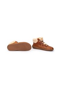 Botas de tobillo de cuero marrón con forro de piel sintética, puntera redonda y diseño de cordones. Suela de goma con detalles del nombre de la marca en relieve.