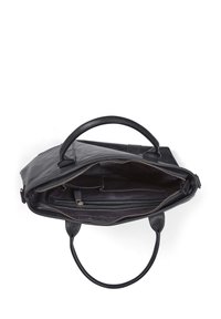 Zwarte leren tote bag met een ritssluiting, twee stevige handvatten en meerdere binnenvakken, inclusief een ritsvak.