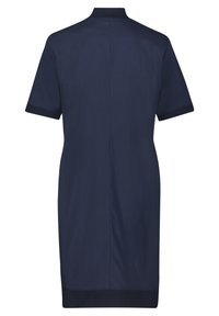 Marineblaues Kurzarmkleid mit hohem Kragen, glatter Textur, geradem Schnitt und kontrastierenden Bündchen an den Ärmeln und am Saum.