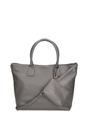 Grijze leren totebag met twee ronde handvatten, een afneembare schouderriem en een kleine bijpassende pouch die is bevestigd met hardware-accenten.