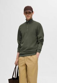 Selected Homme SLHEMANUEL SOFT ZIP HIGH NECK - Sportinis megztinis - forest night