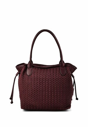 Sac à main rouge foncé avec texture tressée, deux poignées arrondies et cordons latéraux, montré sur fond blanc.
