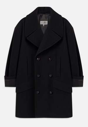 Abrigo de lana negro con diseño de doble botonadura, grandes solapas, dos bolsillos frontales y detalles de botones negros. Forro interior suave.