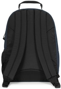 Černý batoh s polstrovanými ramenními popruhy, šedým potahem, síťovou boční kapsou a pevnou horní rukojetí.