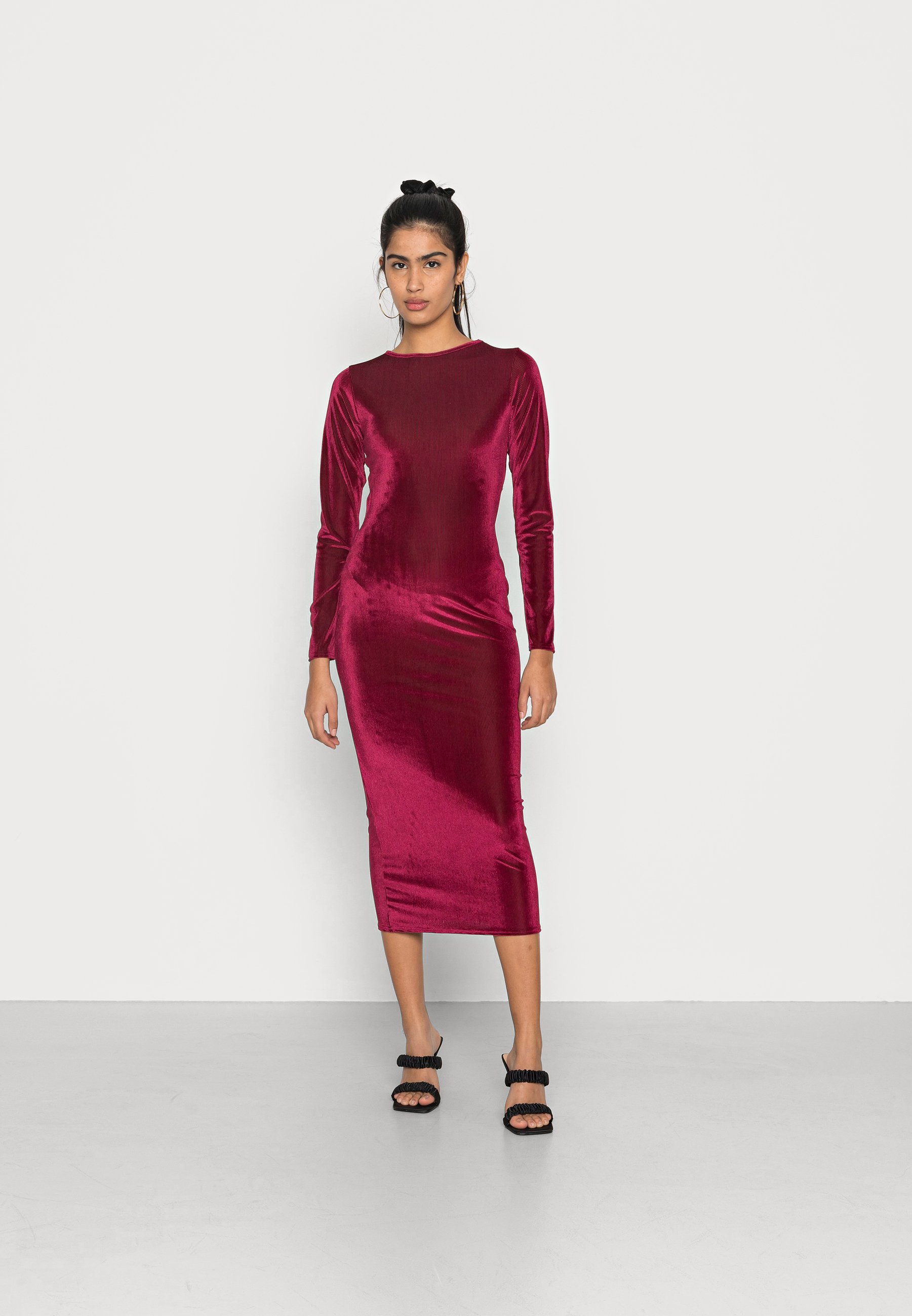 Missguided VELVET LONG SLEEVE MIDAXI 