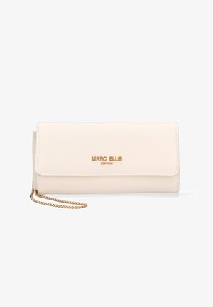 Portafoglio in pelle color crema con chiusura a patta, caratterizzato da un logo dorato e una tracolla dorata. Texture liscia e forma rettangolare.