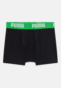 Crne bokserice s zelenim elastičnim pojasom na kojem piše "PUMA" bijelim slovima. Napravljene od mekanog, rastezljivog materijala s prilagođenim dizajnom.