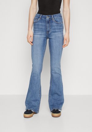 ONLY ONLAPRIL - Flared Jeans - medium blue denim