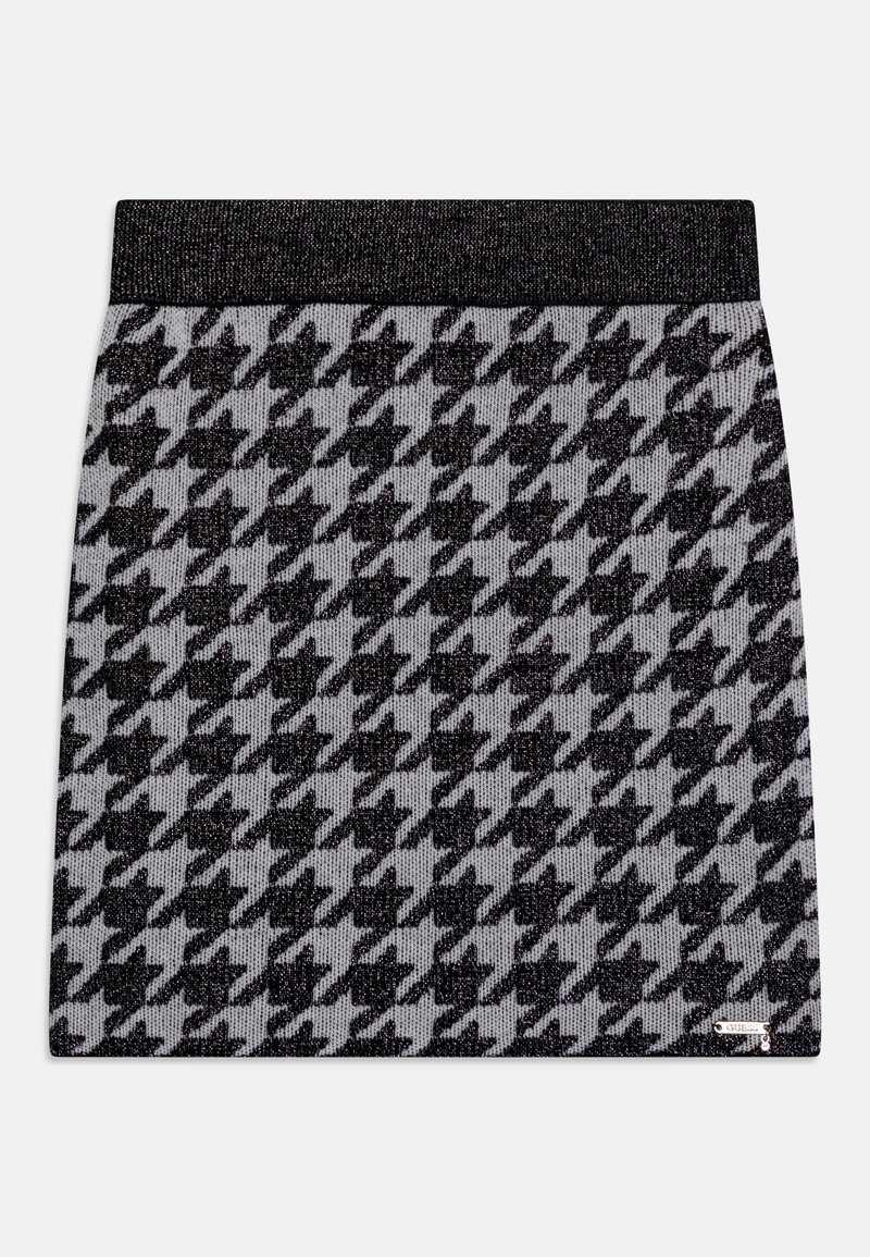 Jupe en tricot à motif pied-de-poule noir et gris avec une ceinture unie noire et une petite étiquette de marque en métal à l'ourlet.