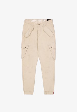 Pantaloni da combattimento beige con vita regolabile tramite cordino, tasche laterali cargo e orli a sigaretta. Presentano dettagli cuciti sulle gambe.