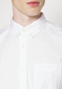 GAP STANDARD OXFORD - Vapaa-ajan kauluspaita - white