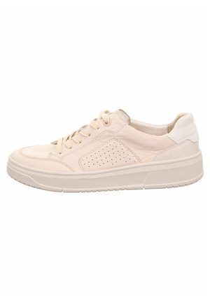Zapatilla de deporte en beige claro con parte superior de cuero suave, panel lateral perforado, puntera redonda, cordones planos y suela acolchada. Diseño minimalista.