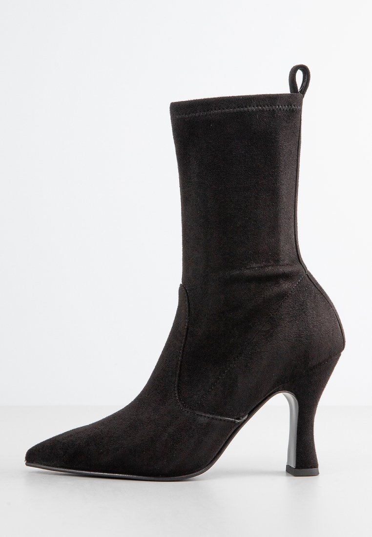 Kennel + Schmenger Enkellaarsjes met hoge hak zwart Kennel + Schmenger Enkellaarsjes met hoge hak zwart