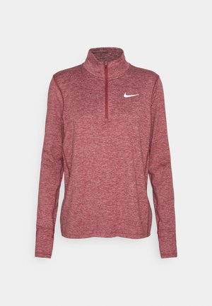 Pull de sport à manches longues bordeaux chiné avec une fermeture éclair au quart et logo Nike blanc sur la poitrine, présenté sur un fond uni.