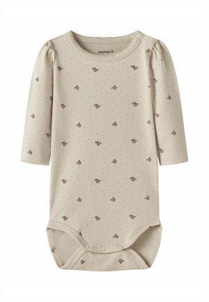 Beżowe body niemowlęce z długim rękawem, z małymi brązowymi wzorami kwiatowymi i kropkami, okrągłym dekoltem i zapięciem na zatrzaski na dole.