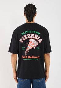YOURTURN UNISEX - Marškinėliai su spaudiniu - true black