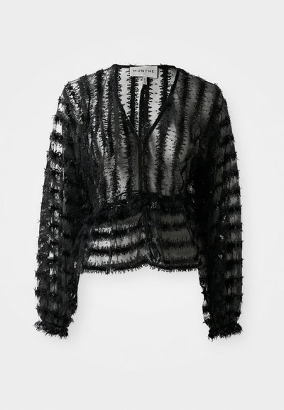 Musta läpinäkyvä lyhyt takki pitkillä hihoilla, jossa on teksturoidut pystysuorat raidat ja kiristettävä vyötärö. Kevyt, frayed-reunoilla.