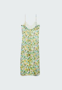 Robe slip florale avec de fines bretelles réglables, présentant un fond jaune clair orné de feuilles vertes et de diverses fleurs colorées.