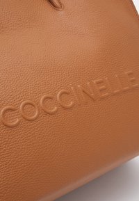 Coccinelle MYRTHA MAXI LOG - Tote bag - cuir
