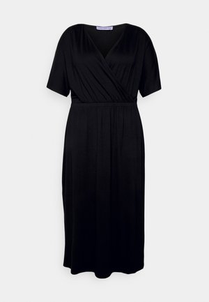 Zwarte midijurk met korte mouwen, V-hals overslag lijfje, gathered taille en zachte, vloeiende stof.