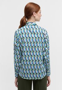 Eterna PRINT REGULAR FIT - Button-down blouse - blau