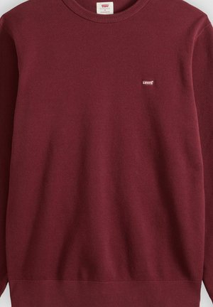 Bourgognefarvet Levi’s tekstureret langærmet trøje med rund hals og lille Levi’s-logo på venstre bryst.