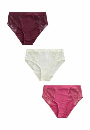 Drei Damen-Baumwollslips mit Spitzenbesatz in Burgunderrot, Creme und Rosa, vertikal auf weißem Hintergrund angeordnet.