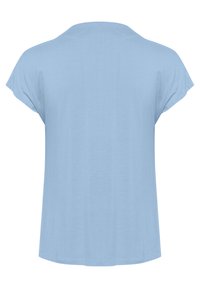 Lyseblå, kortærmet T-shirt med en afslappet pasform, glat tekstur og rund halsudskæring; simpelt design, ingen mønstre eller accenter.