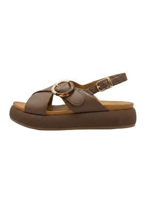 Sandalo platform in pelle marrone con cinturini incrociati, fibbia decorativa rotonda, cinturino regolabile alla caviglia e suola imbottita.