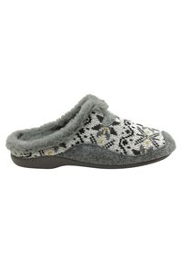 Zapatilla gris de tipo slip-on con parte superior de punto que presenta un patrón floral en blanco y negro, forro de suave felpa gris y suela texturizada.