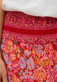 Vero Moda VMSWIP LANGER - Jupe longue - high risk red