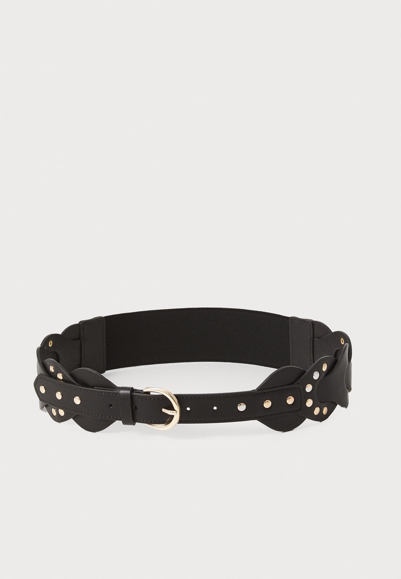Cinturón negro con material de cuero y diseño elástico. Presenta herrajes en tono dorado y remaches circulares con un detalle de borde ondulado.