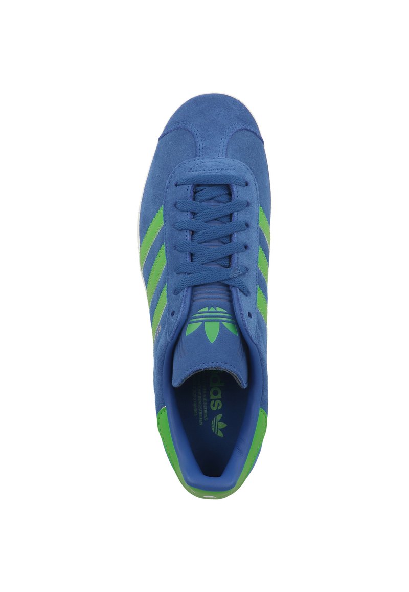 adidas Originals GAZELLE - Trainers - royal blue energy green core white jh/ blue - Zalando