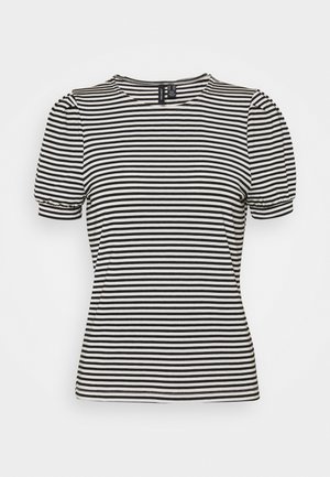 Czarna i biała koszula w poziome paski z krótkim rękawem, okrągłym dekoltem i lekko bufkami na rękawach.