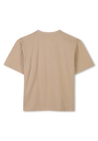 Beige katoenen t-shirt met korte mouwen, een ronde hals en een eenvoudig ontwerp. De achterkant heeft een gladde textuur zonder zichtbare logo's of patronen.