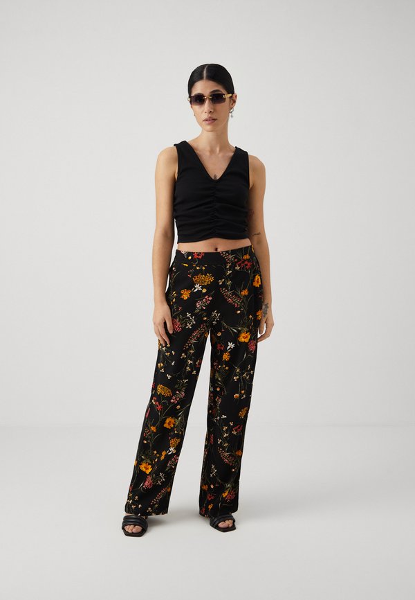 VMEASY WIDE PANTS  - Trousers2