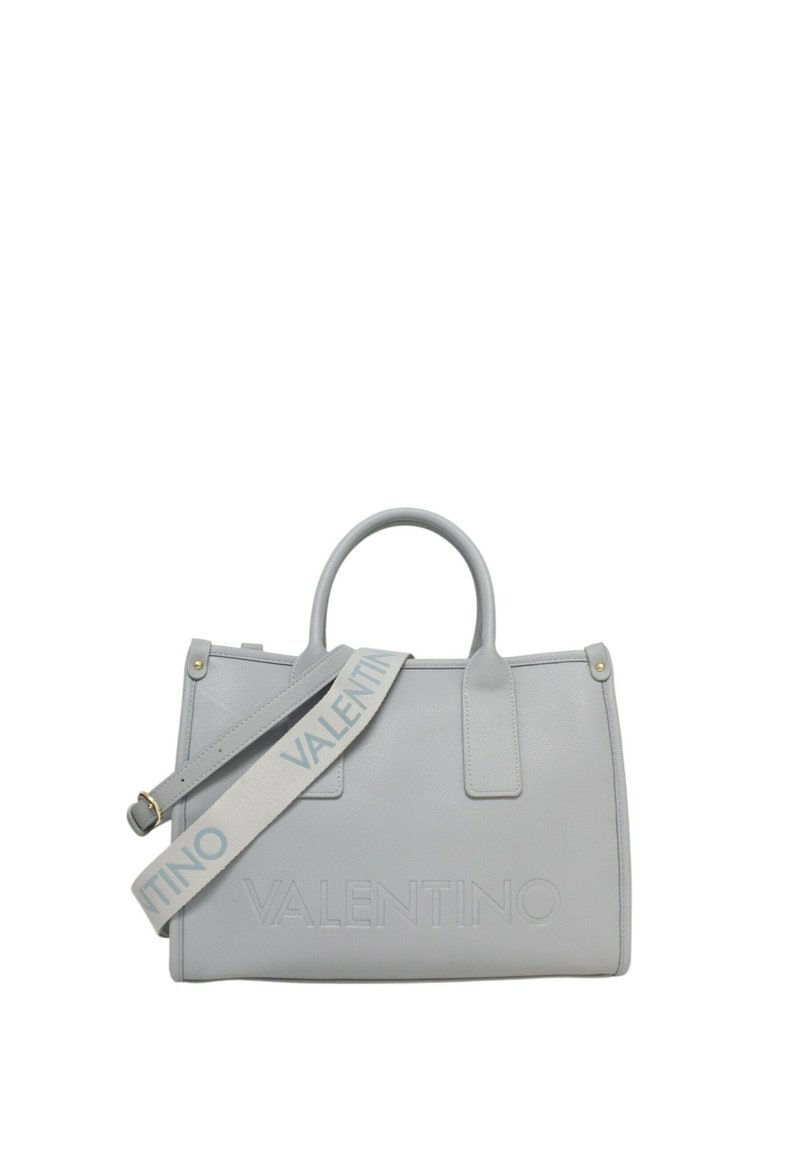 Borsa a tracolla in pelle grigia chiara con doppio manico superiore e una tracolla rimovibile con il nome del marchio. Dettaglio del marchio impresso sul davanti.