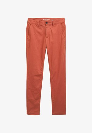 Dopasowane spodnie w ciepłym kolorze rdzy, wykonane z lekkiego materiału. Posiadają kieszenie boczne oraz zapięcie na guziki w pasie z zamkiem błyskawicznym.