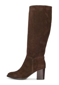 Botte haute en suède marron avec un bout arrondi et un talon en bloc. Présente une texture lisse et des détails de couture minimalistes.