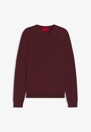 Bordeaux sweater met ronde hals en lange mouwen, voorzien van geribde manchetten en onderrand, met een rode binnenkraag-label met "HUGO" branding.