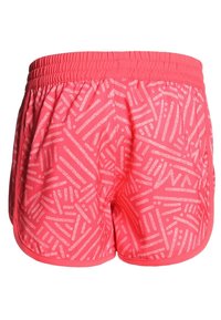 Pantalones cortos rosas con un patrón abstracto blanco de líneas y formas, con una cinturilla elástica y una textura ligera y suave.