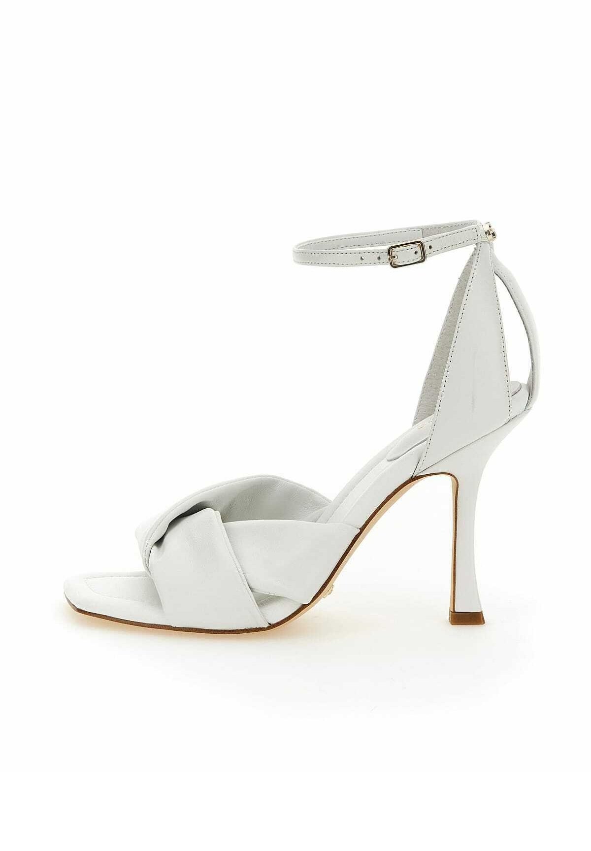 sandali guess