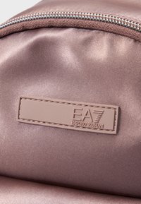 EA7 Emporio Armani BACKPACK - Dagryggsäck - taupe